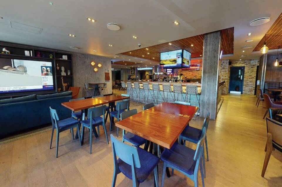 Village Hotel Manchester Bury 3