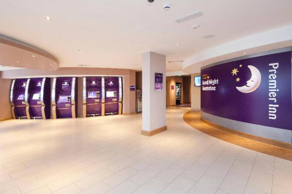 Premier Inn London Heathrow Airport Terminal 5 1