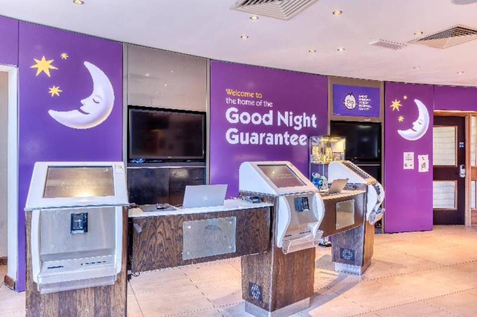 Premier Inn London Gatwick Airport North Terminal Hotel 3