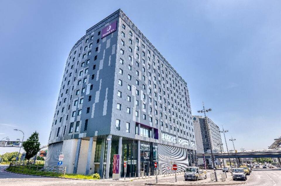 Premier Inn London Gatwick Airport North Terminal Hotel 4