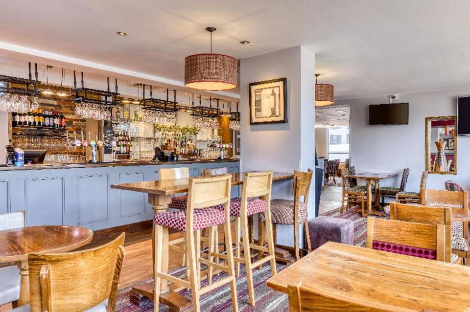 Premier Inn London Gatwick Airport North Terminal Hotel 5