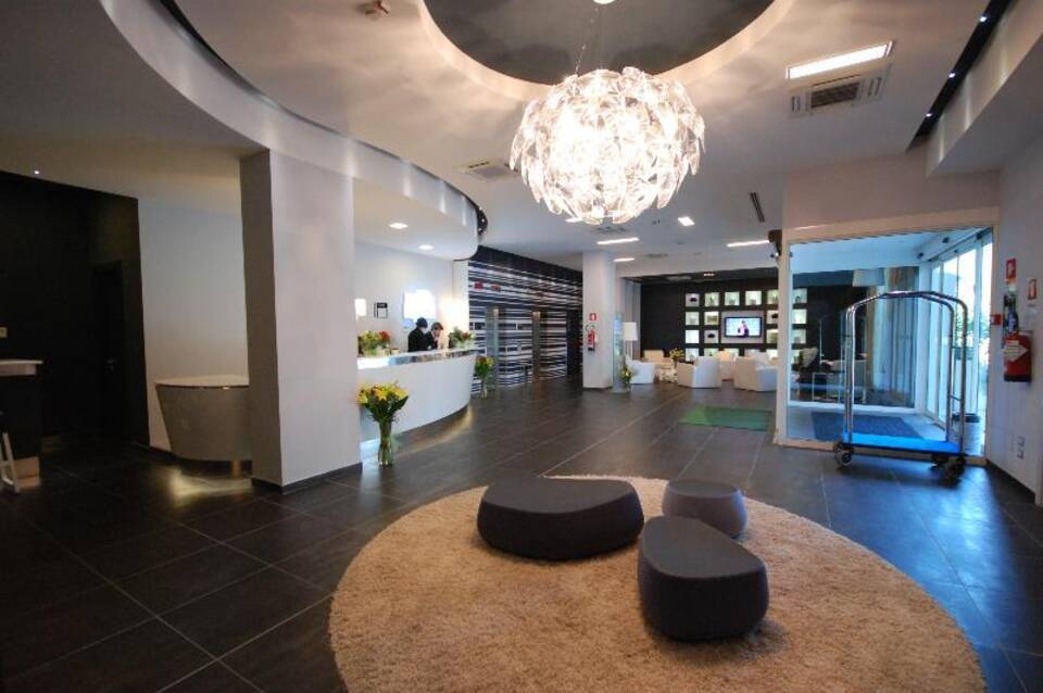 Holiday Inn Milan Nord - Zara 1