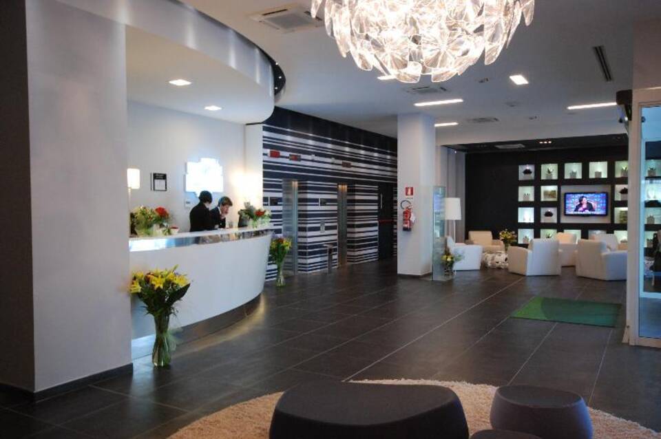 Holiday Inn Milan Nord - Zara 2