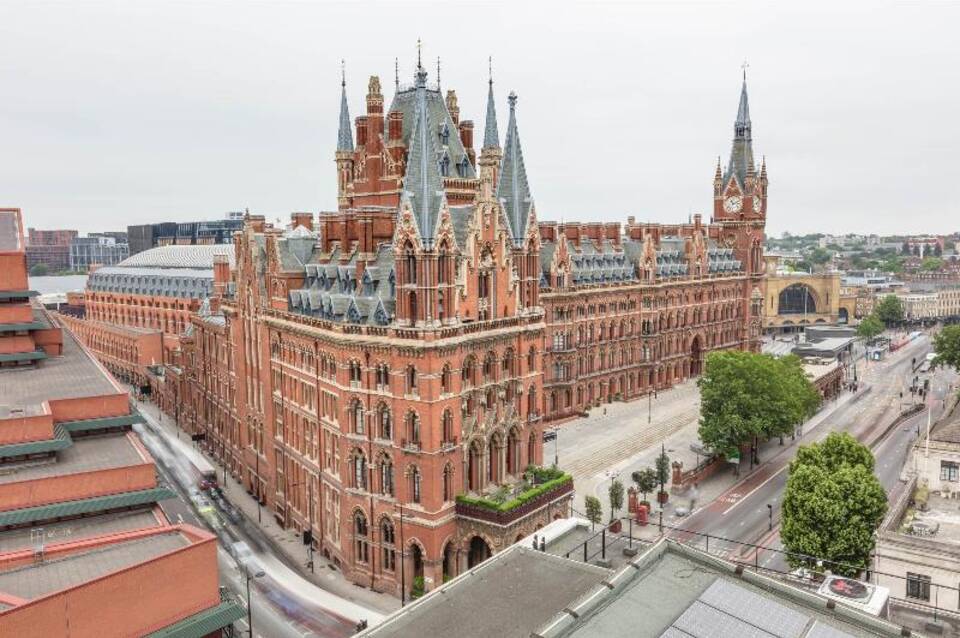 St. Pancras London, Autograph Collection 5