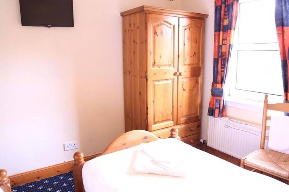Twin Lions Hotel 3