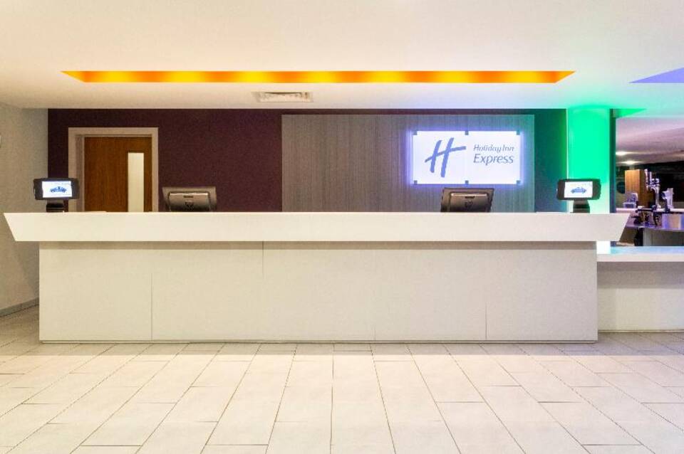 Holiday Inn Express Dunstable 1
