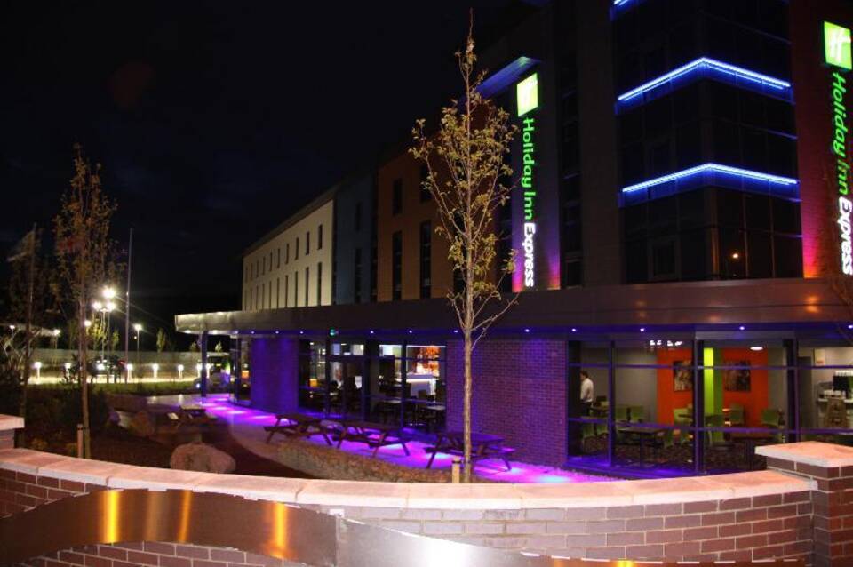 Holiday Inn Express Dunstable 2