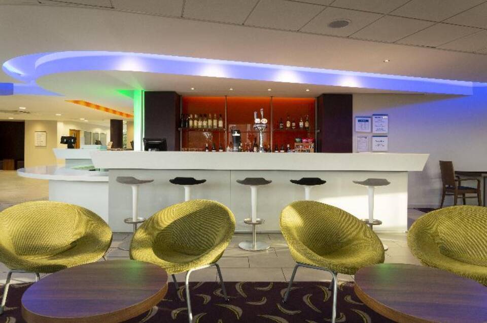 Holiday Inn Express Dunstable 4