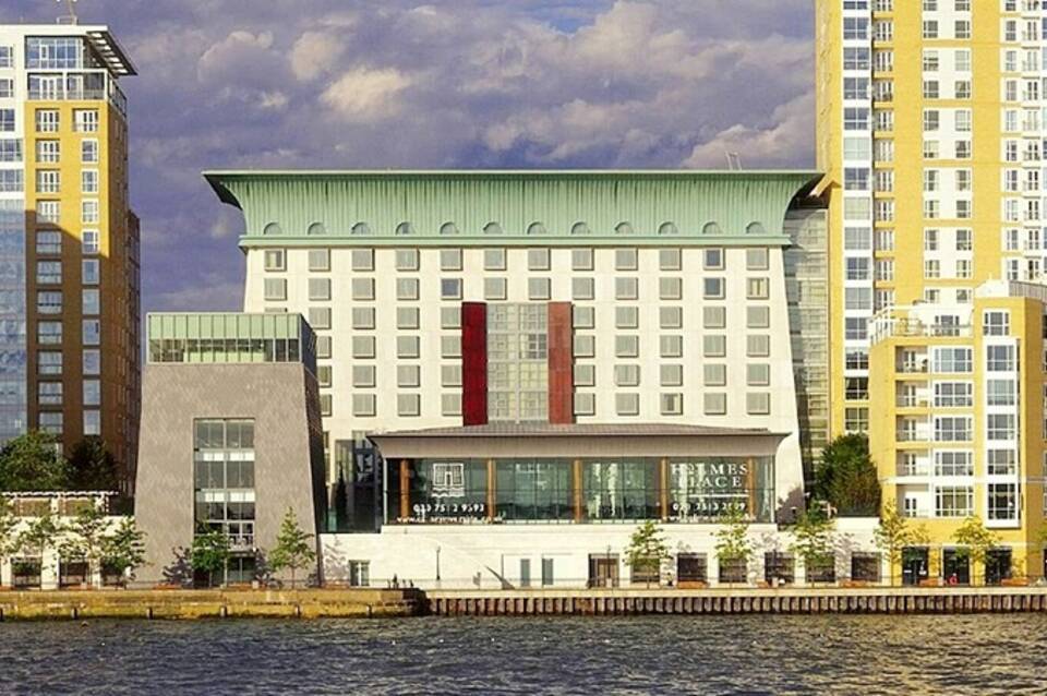 Canary Riverside Plaza Vignette Collection  by IHG 2