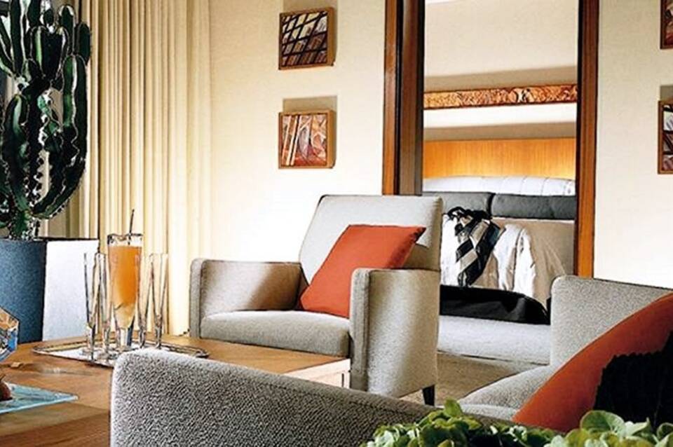 Canary Riverside Plaza Vignette Collection  by IHG 4