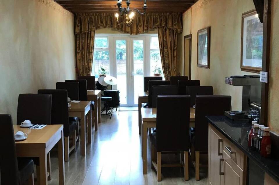 Warwick Lodge 3
