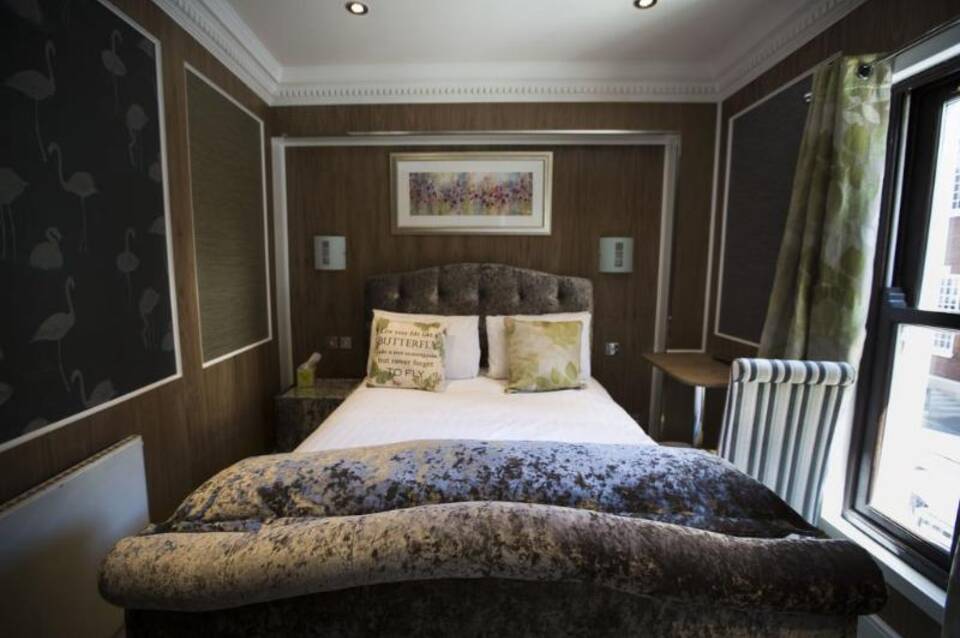 Cheshire Hotel 4