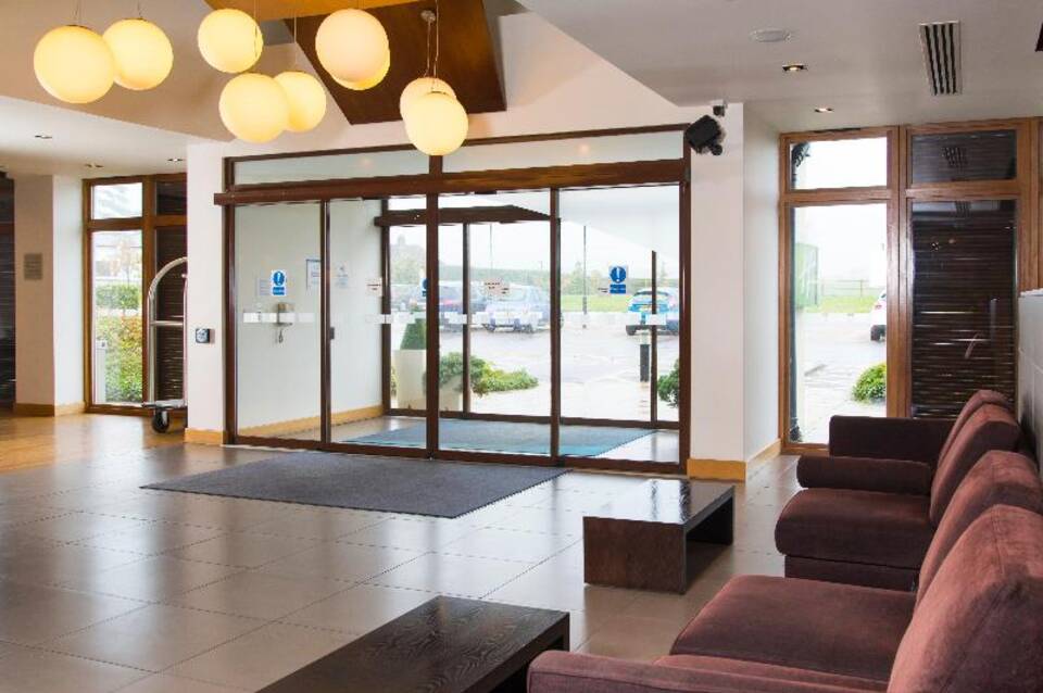 Holiday Inn Express London-Epsom Downs 1