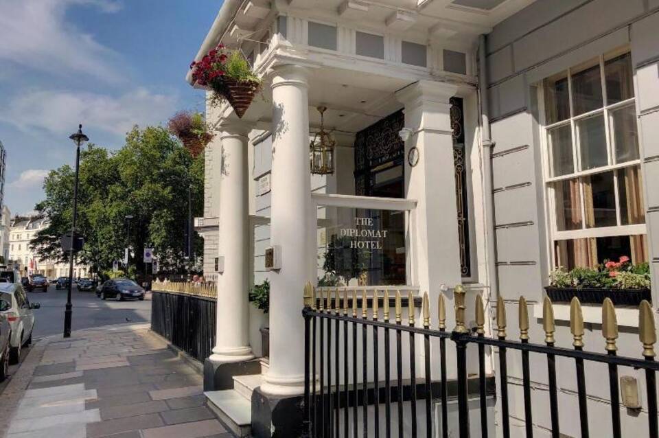2 Chesham Hotel 2