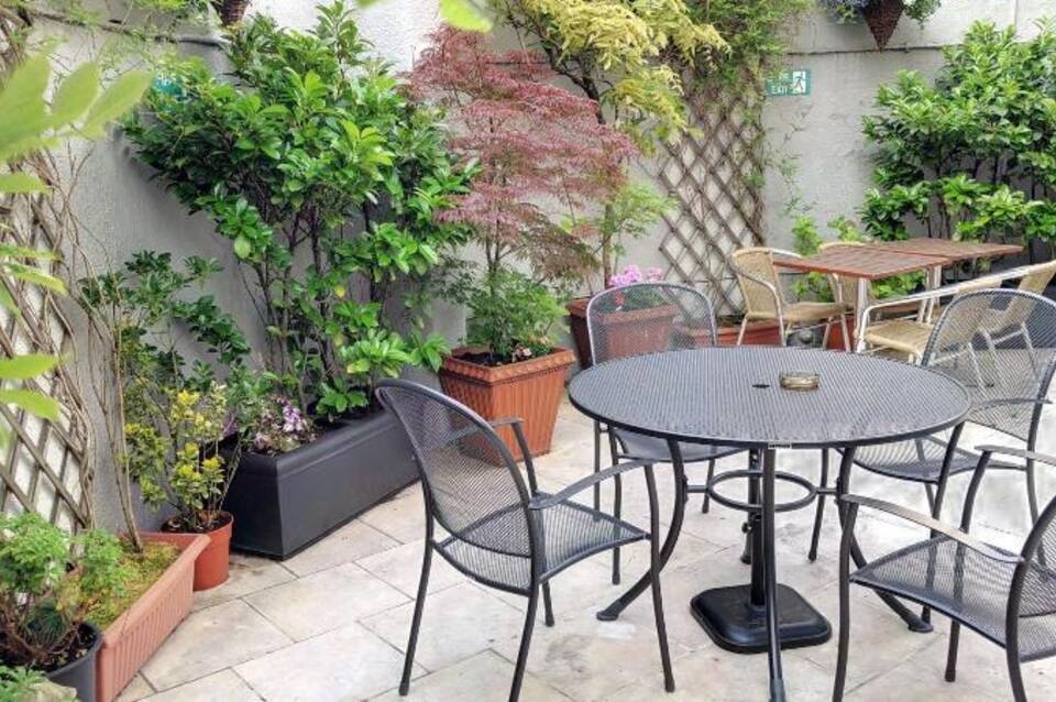 2 Chesham Hotel 5