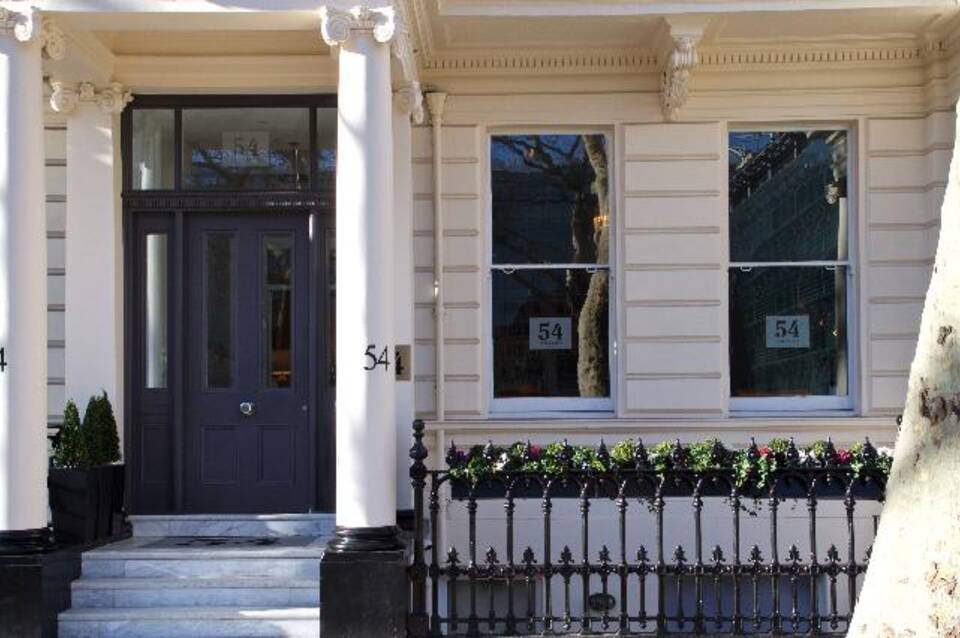 54 Queen’s Gate Hotel 2