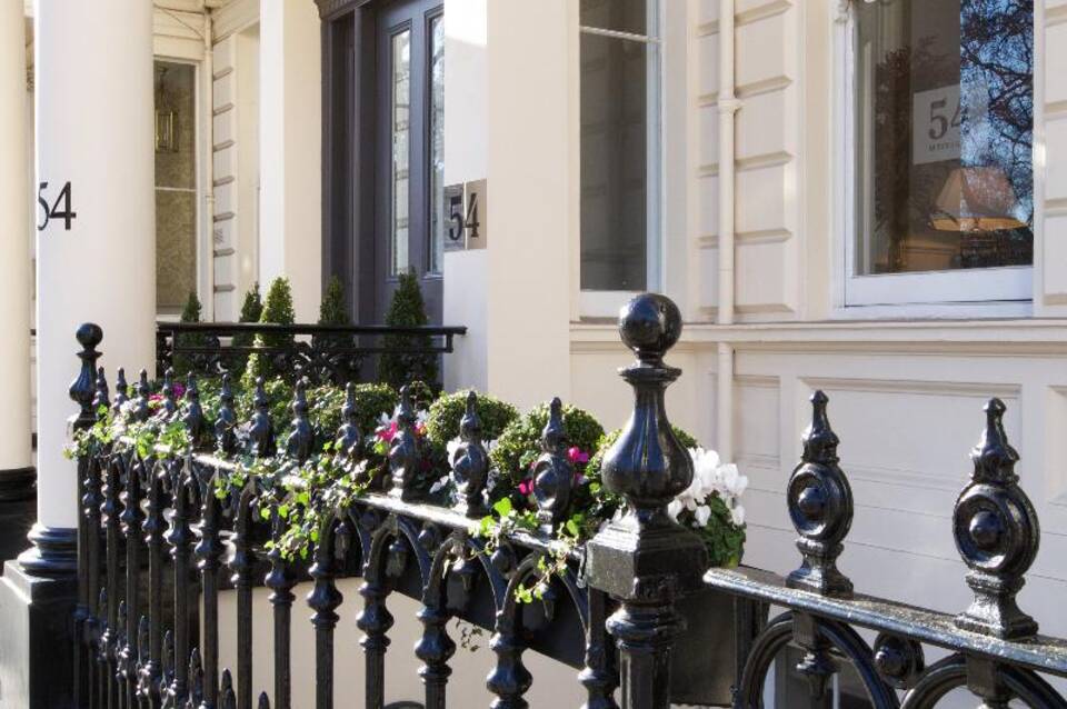 54 Queen’s Gate Hotel 4
