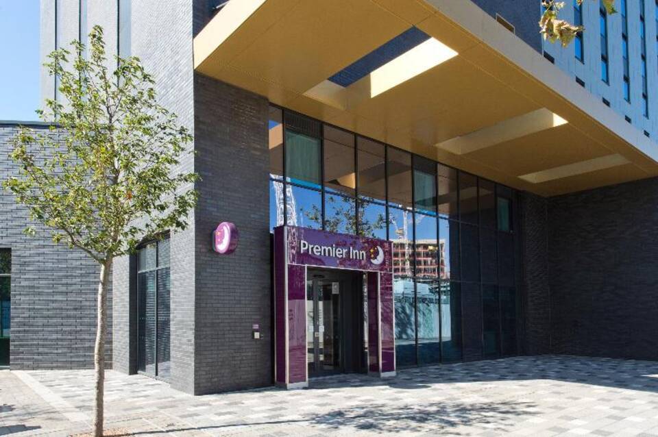 Premier Inn London Wembley Stadium Hotel 3