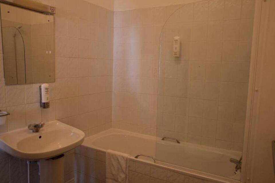 Rose Court Marble Arch 1