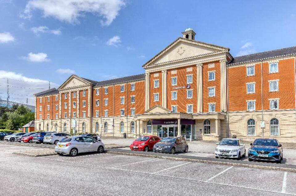Premier Inn Manchester Trafford Centre West 1
