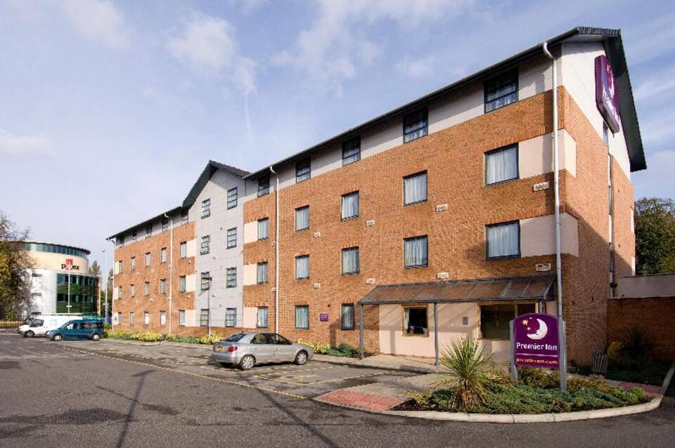 Premier Inn Manchester West Didsbury 1