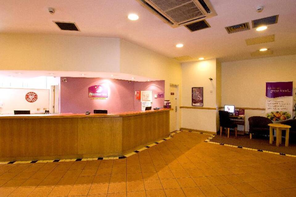 Premier Inn Manchester City Centre Portland Street 3