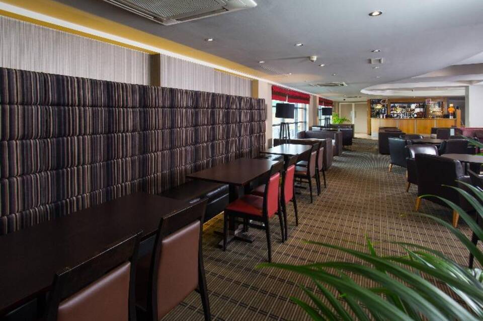Holiday Inn Express London - Luton Airport 4