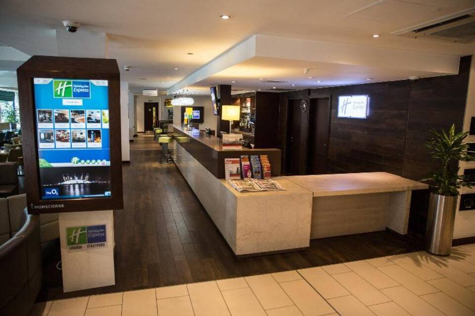 Holiday Inn Express Stratford 3