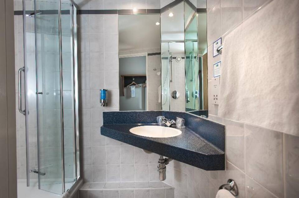 Holiday Inn Express - Salford Quays 3
