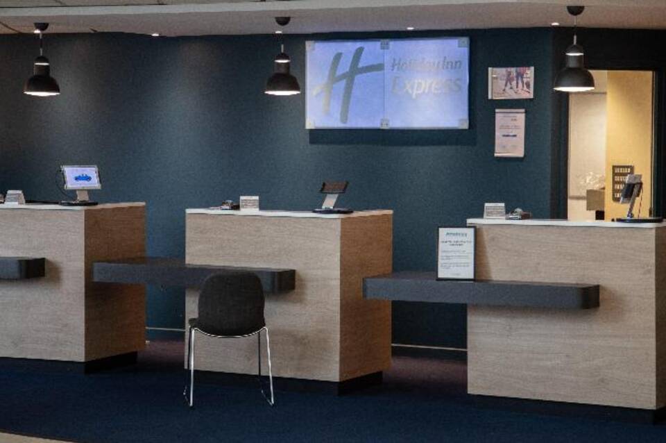 Holiday Inn Express London - Stansted Airport 1