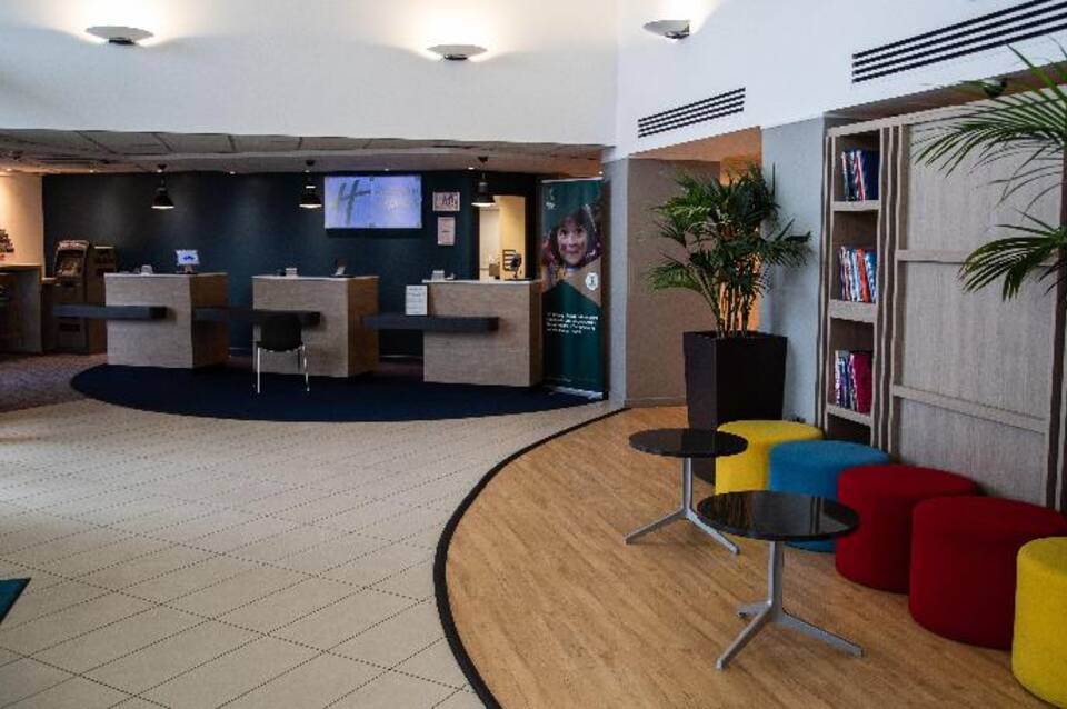 Holiday Inn Express London - Stansted Airport 2