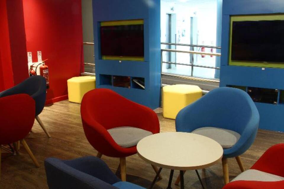 Holiday Inn Express London - Stansted Airport 4
