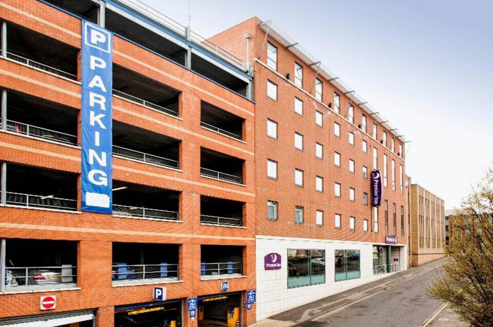 Premier Inn Luton Town Centre Hotel 2