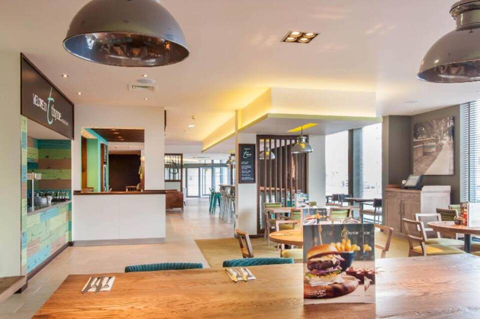 Premier Inn Luton Town Centre Hotel 4