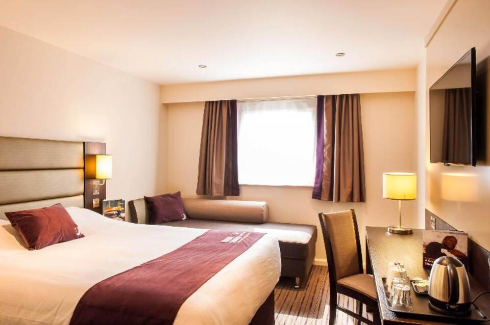 Premier Inn Luton Town Centre Hotel 5