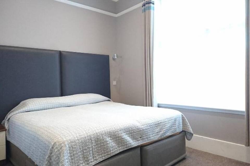 Avis Hotel 4