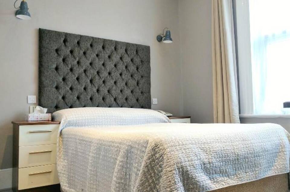 Avis Hotel 5