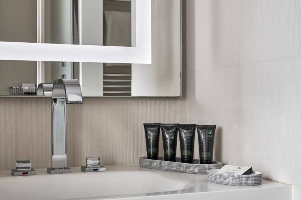 Hyatt Centric Milan Centrale 5