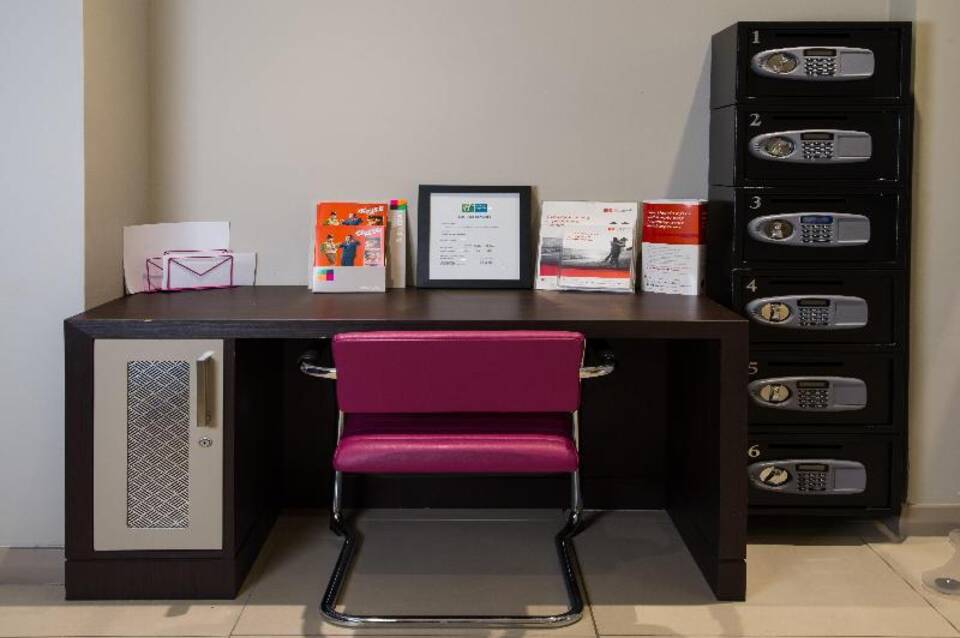 Holiday Inn Express London - Wandsworth 2