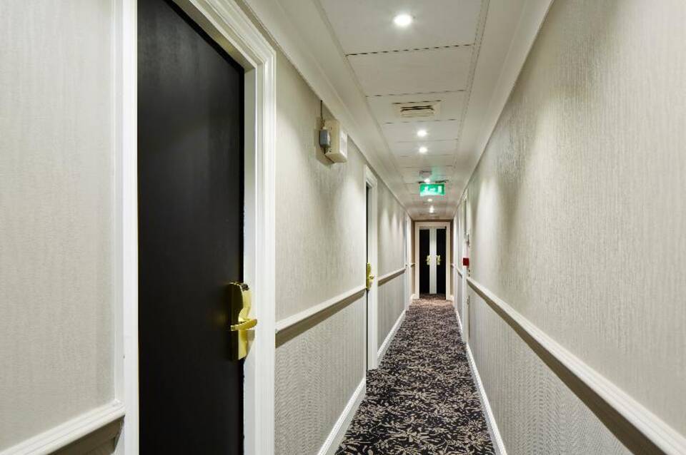 The Bromley Court Hotel 4
