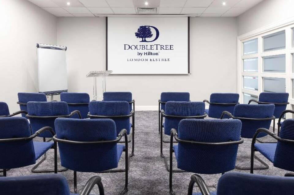 DoubleTree by Hilton London Elstree 5