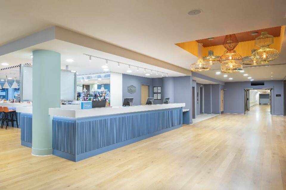 Hampton by Hilton London Gatwick Airport 3