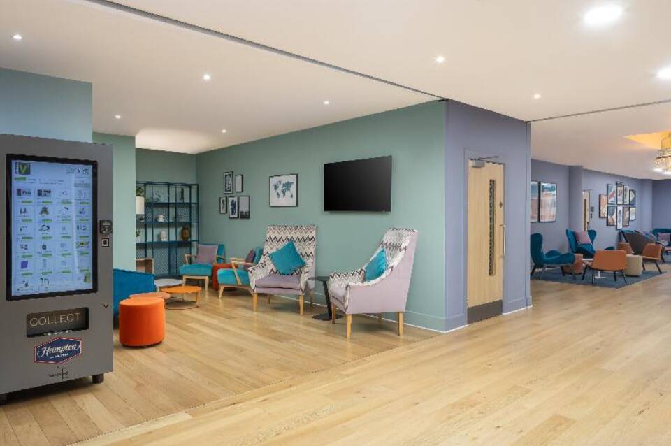 Hampton by Hilton London Gatwick Airport 4