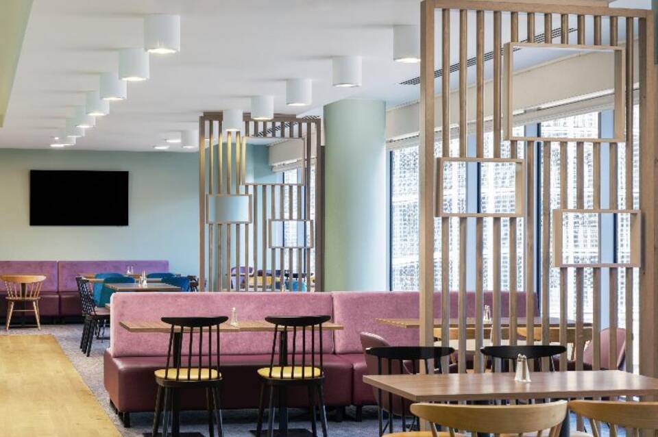 Hampton by Hilton London Gatwick Airport 5