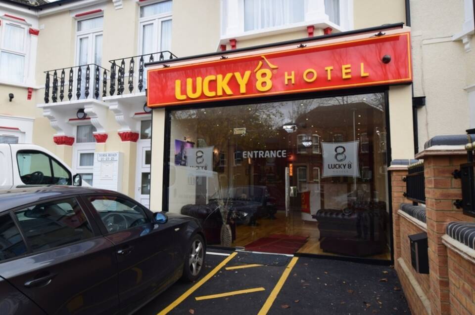Lucky 8 Hotel 2