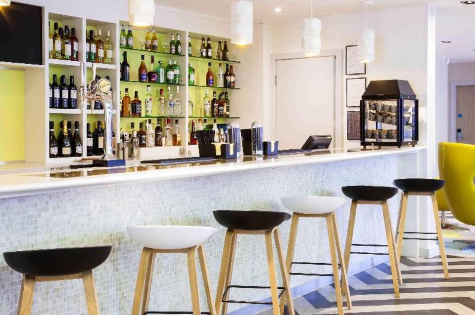 ibis Styles London Heathrow Airport 4