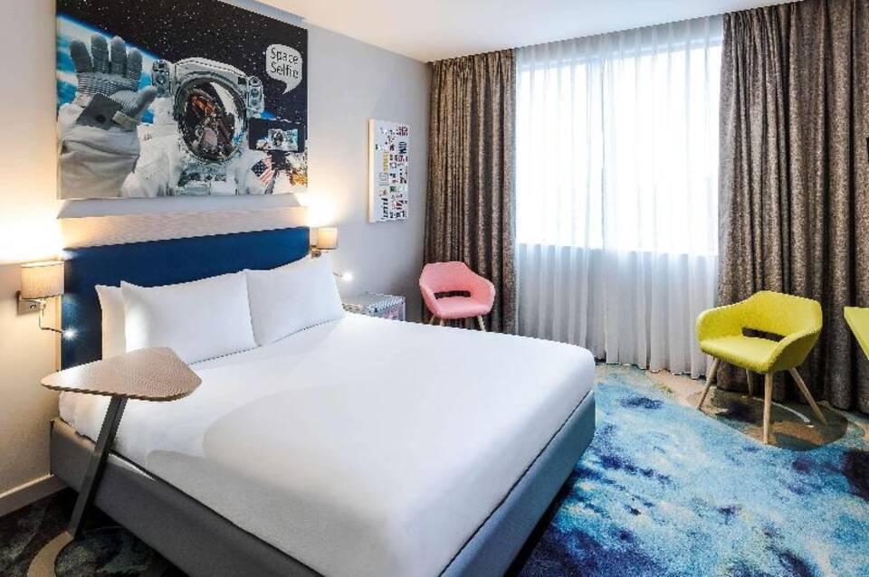 ibis Styles London Heathrow Airport 5