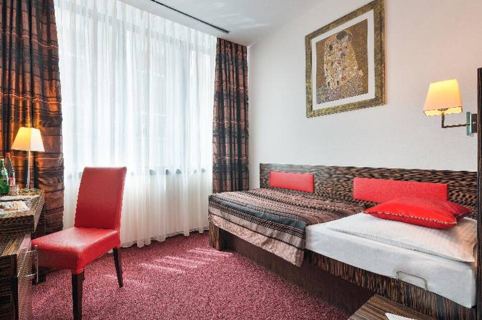 EA Hotel Crystal Palace 4