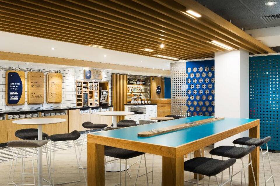 Holiday Inn Express London - Ealing 5