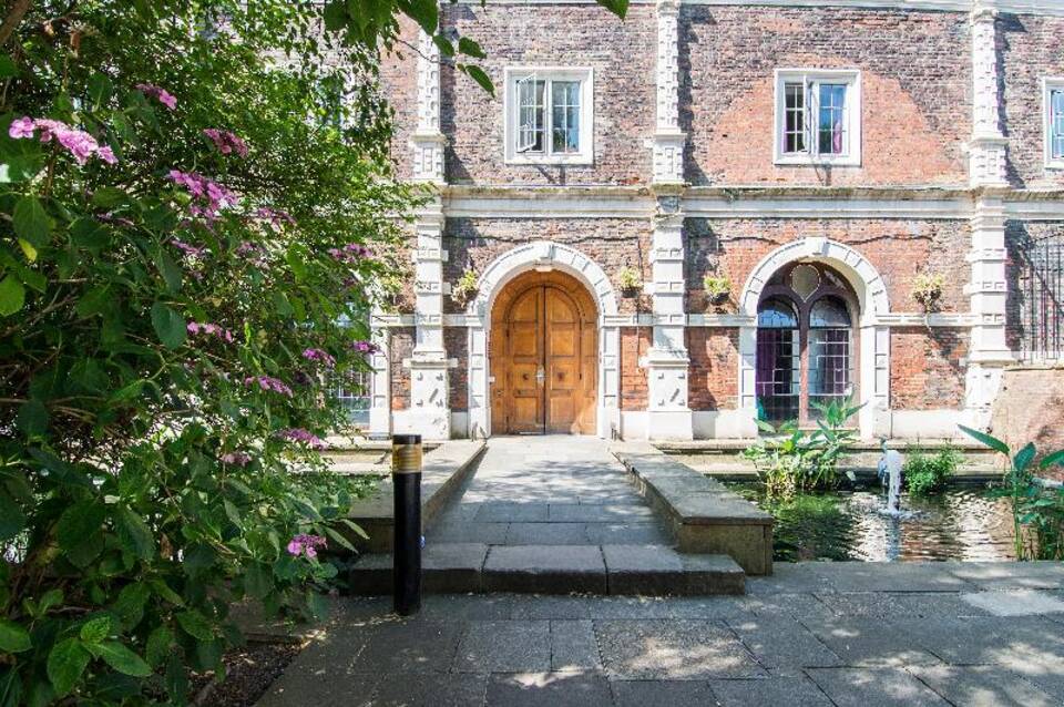 Safestay London Kensington Holland Park 1